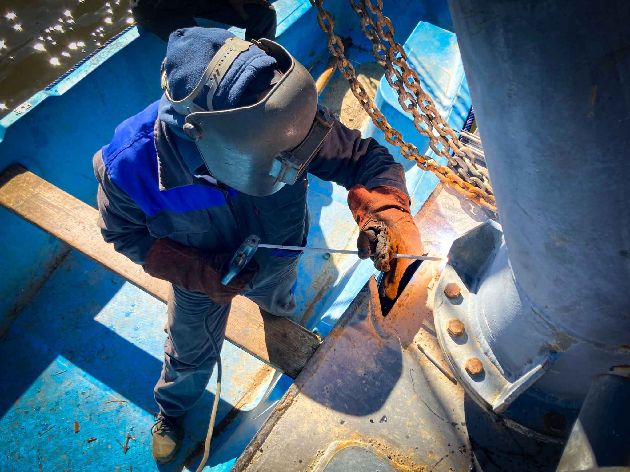 Professional ship welder welding pipeline in argelia Professional ship welder welding pipeline in argelia