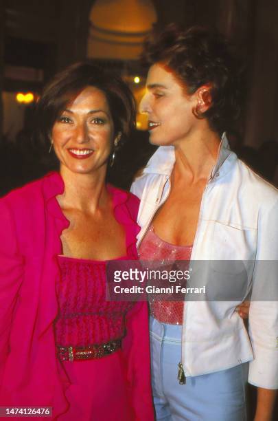 Spanish TV presenter Ana Rosa Quintana and Italian model Antonia dell´Atte, Madrid, 2000