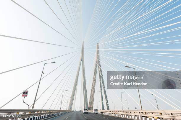 bandra worli sea link - mumbai - mumbai bridge fotografías e imágenes de stock