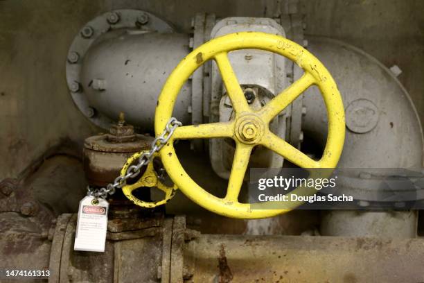 natural gas pipeline with valve for shutting off flow - machine valve stock pictures, royalty-free photos & images