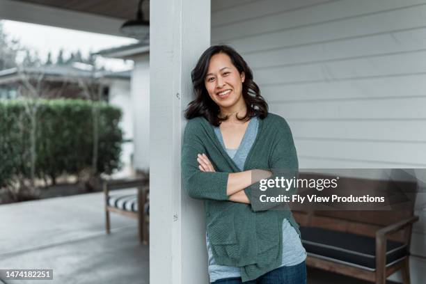 woman on front patio of modern farmhouse style home - pretty vietnamese women 個照片及圖片檔