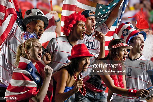 american soccer fans - football americano fotografías e imágenes de stock