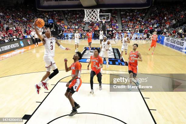 Nick Smith Jr. #3 of the Arkansas Razorbacks drives to the basket against Sencire Harris of the Illinois Fighting Illini in the first round of the...