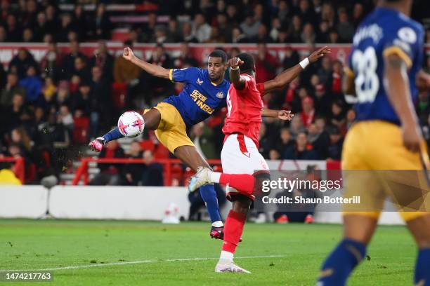 Alexander Isak of Newcastle United scores the team's first goal during the Premier League match between Nottingham Forest and Newcastle United at...