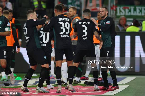 Marvin Ducksch of SV Werder Bremen celebrates with team mates after scoring the team's first goal during the Bundesliga match between Borussia...