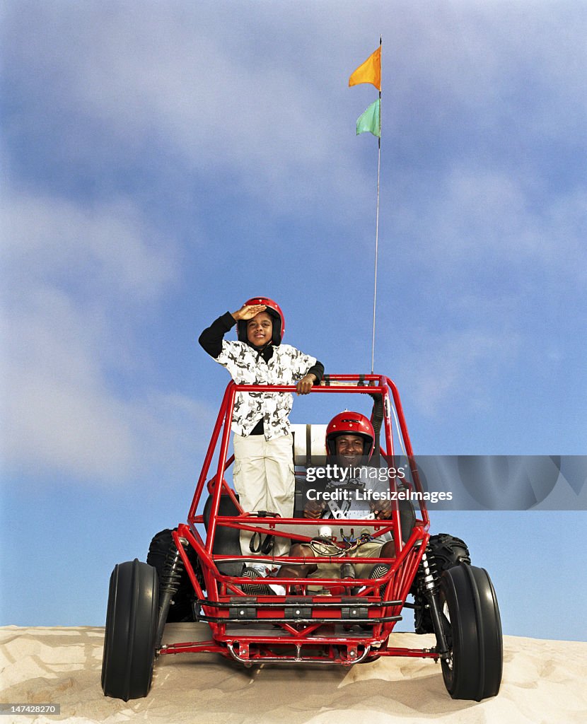 Père et fils (8 à 10 personnes) équitation en buggy des sables