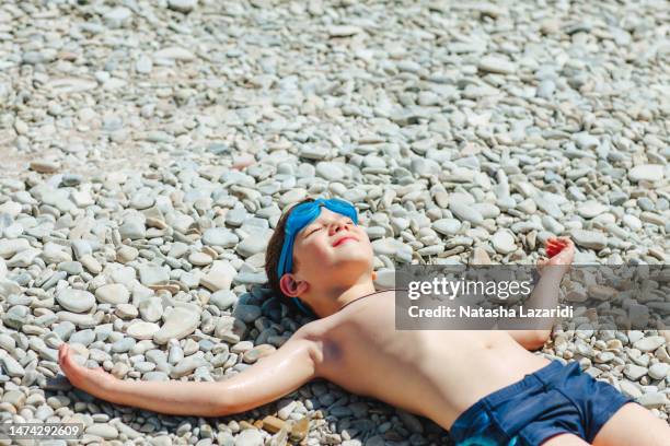 Bot Sunbaking Boy Sunbathing Photos and Premium High Res Pictures - Getty Images