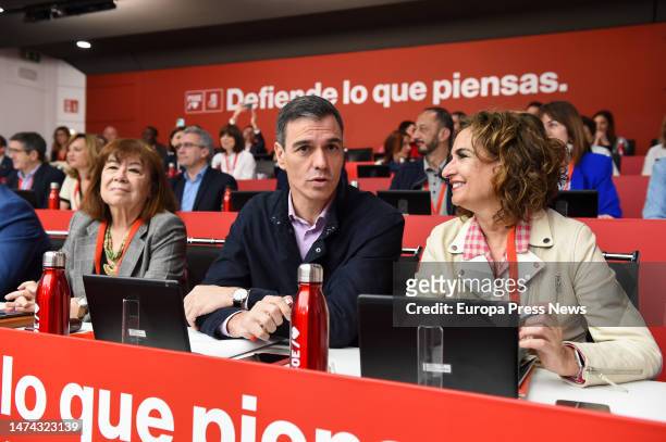 The president of the PSOE, Cristina Narbona; the secretary general of the PSOE and president of the Government, Pedro Sanchez; and the Minister of...