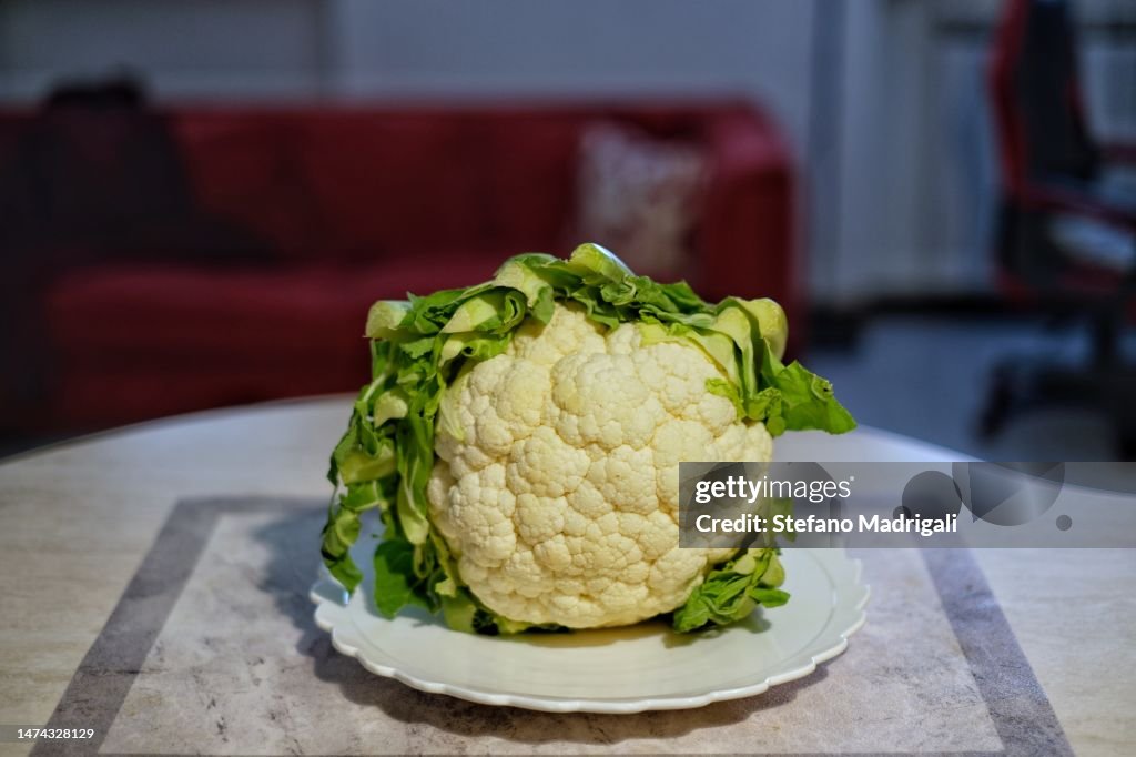 Whole couliflower over the empty plate