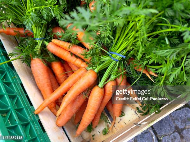 carrots for sale at street market at old town of biel - möhre stock-fotos und bilder