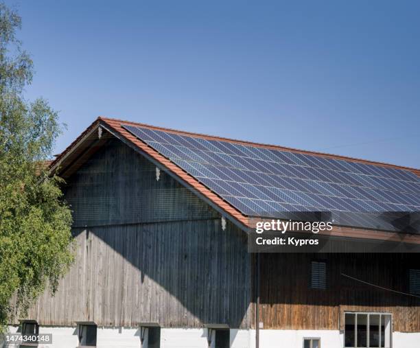 rural barn or equipment shed - modern garden shed stockfoto's en -beelden