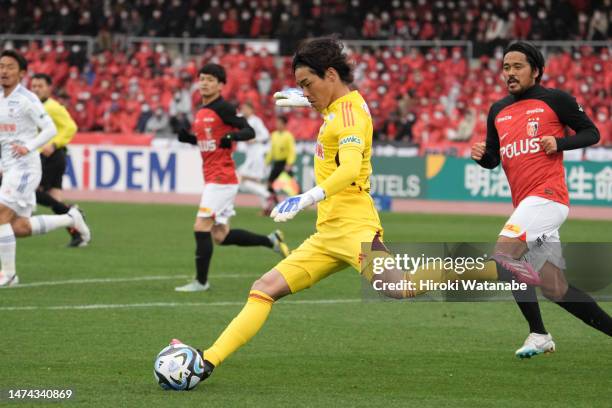 Ryosuke Kojima of Albirex Niigata in action during the J.LEAGUE Meiji Yasuda J1 5th Sec. Match between Urawa Red Diamonds and Albirex Niigata Urawa...