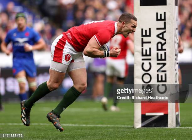 George North of Wales scores their side's first try during the Six Nations Rugby match between France and Wales at Stade de France on March 18, 2023...