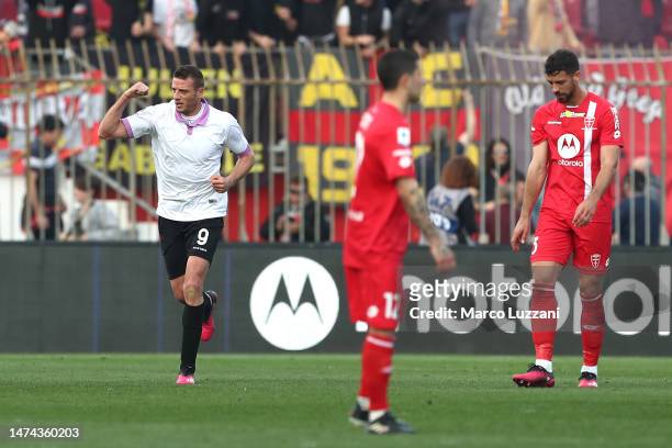 Daniel Ciofani of US Cremonese celebrates after scoring the team's first goal during the Serie A match between AC Monza and US Cremonese at Stadio...