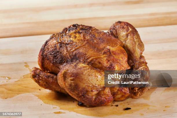 roasted chicken - geheel stockfoto's en -beelden