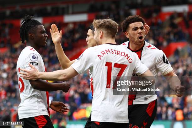 Che Adams of Southampton celebrates with teammates after scoring the team's first goal during the Premier League match between Southampton FC and...