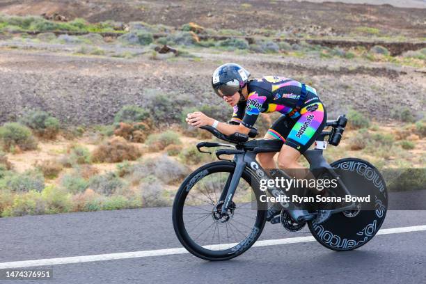 India Lee on the bike, riding through the high winds, on her way to 6th overall over the 1900m swim, 90km bike and 21.1km run during Ironman 70.3...