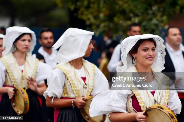 women in traditional italian clothing  named 'pacchiana' - traditional italian dress stock pictures, royalty-free photos & images