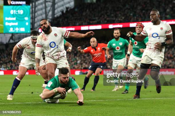 Robbie Henshaw of Ireland scores their side's second try during the Six Nations Rugby match between Ireland and England at Aviva Stadium on March 18,...