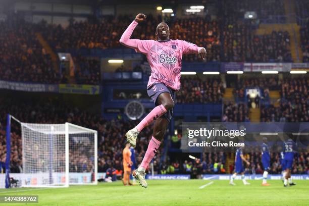 Abdoulaye Doucoure of Everton celebrates after scoring the team's first goal during the Premier League match between Chelsea FC and Everton FC at...