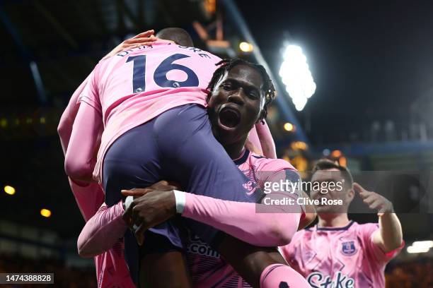 Abdoulaye Doucoure of Everton celebrates after scoring the team's first goal with teammates during the Premier League match between Chelsea FC and...