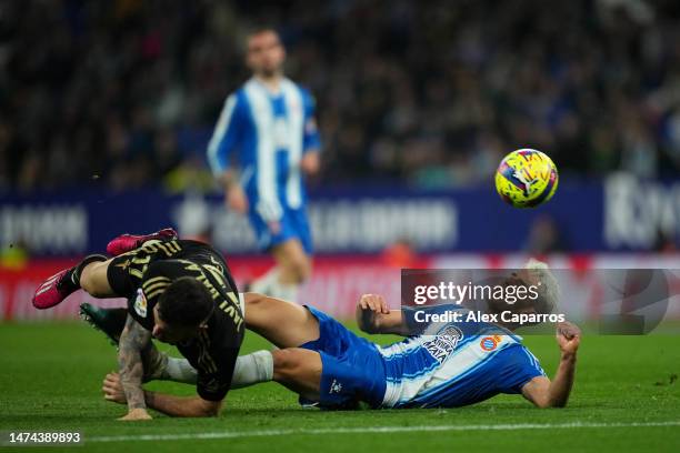 Denis Suarez of RCD Espanyol reacts after a challenge by Javi Galan of RC Celta during the LaLiga Santander match between RCD Espanyol and RC Celta...