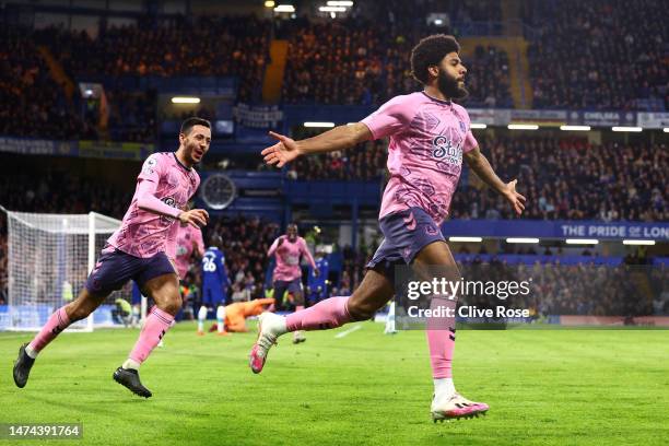 Ellis Simms of Everton celebrates after scoring the team's second goal with teammates during the Premier League match between Chelsea FC and Everton...