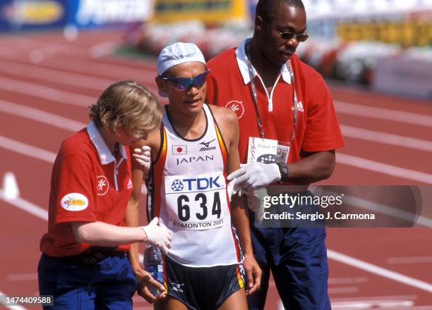 Yoshimi Hara of Japan at the arrival of the 50km Walk of the IAAF World Championships on August 11th, 2001 in Edmonton, Alberta.