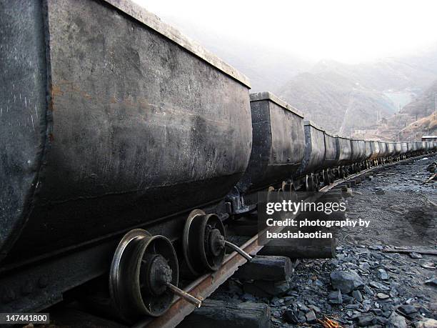 train in coal mine - china coal mine stockfoto's en -beelden