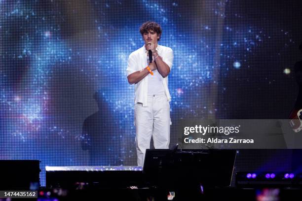 Benson Boone performs on stage during "La Noche De Cadena 100" charity concert 2023 at WiZink Center on March 18, 2023 in Madrid, Spain.