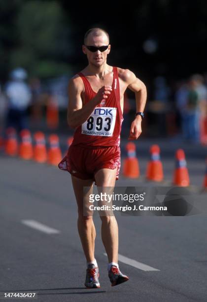 Tomasz Lipiec of Poland competes in the 50km Walk of the IAAF World Championships on August 11th, 2001 in Edmonton, Alberta.