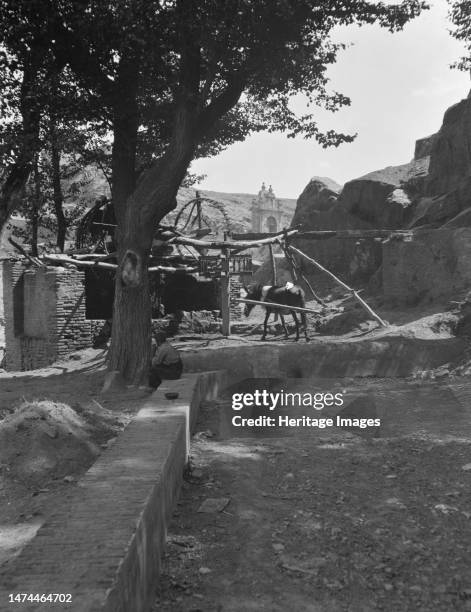 [Taos Pueblo, New Mexico], between 1899 and 1928. Creator: Arnold Genthe.