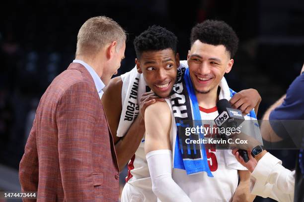 Brandon Miller of the Alabama Crimson Tide celebrates with Head coach Nate Oats and Jahvon Quinerly after defeating the Maryland Terrapins 73-51 in...