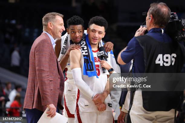 Brandon Miller of the Alabama Crimson Tide celebrates with Head coach Nate Oats and Jahvon Quinerly after defeating the Maryland Terrapins 73-51 in...