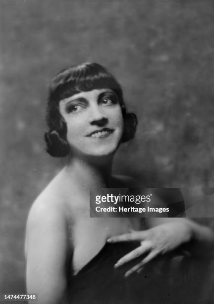 Nielsen, Asta, Miss, portrait photograph, 1917 Aug. 20. Creator: Arnold Genthe.