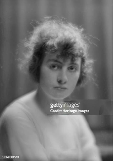 Waite, W., Miss, portrait photograph, 1915. Creator: Arnold Genthe.