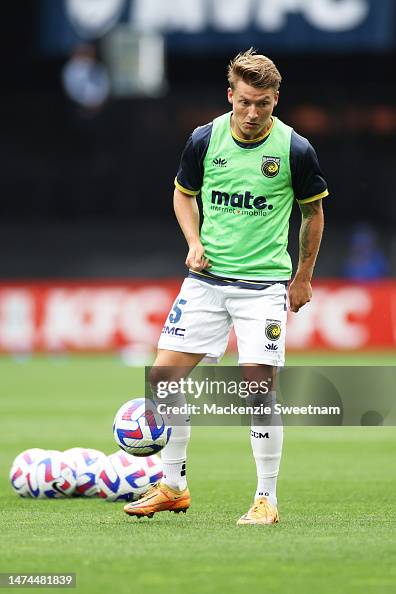James McGarry of the Central Coast Mariners warms up ahead of the