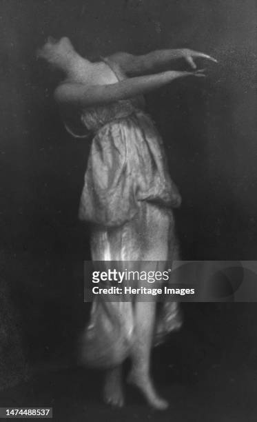 Isadora Duncan dancing, between 1915 and 1923. Creator: Arnold Genthe.