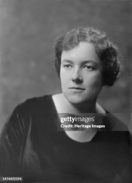 Miss Marianne Dozies, portrait photograph, 1919 Apr. 8. Creator: Arnold Genthe.