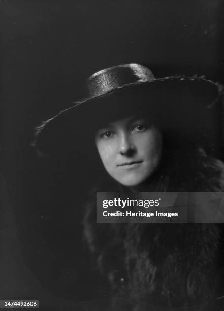 Miss Marianne Dozies, portrait photograph, 1919 Apr. 8. Creator: Arnold Genthe.
