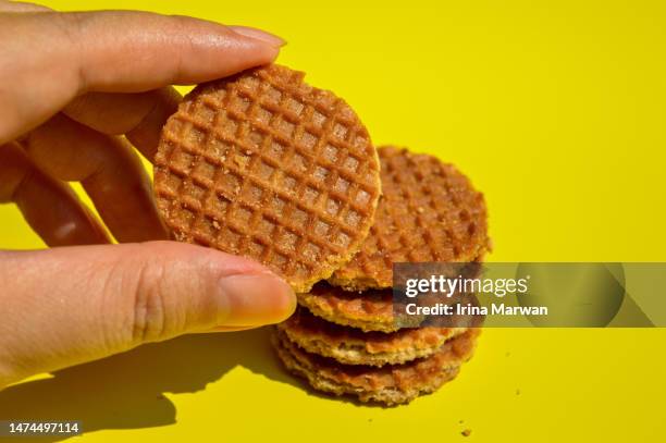 stroopwafels - stroopwafels stock-fotos und bilder