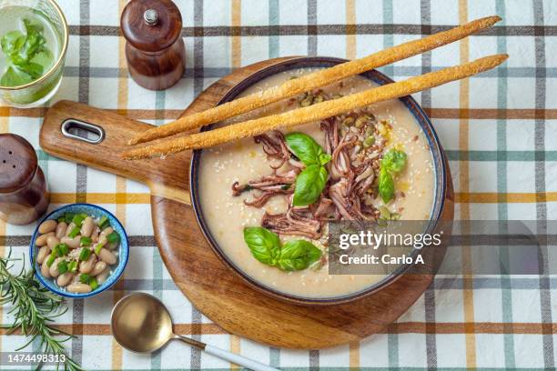 cannellini bean soup with squid - velouté stockfoto's en -beelden