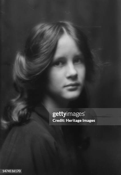 Stebbins, Jocelyn, Miss , portrait photograph, 1912 or 1913. Creator: Arnold Genthe.