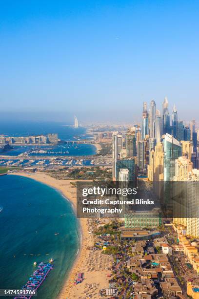 aerial view of dubai marina urban city skyline with jumeirah beach road, beach strip and palm jumeirah islands - dubai jumeirah beach stockfoto's en -beelden