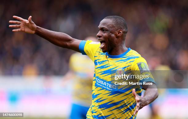 Anthony Ujah of Eintracht Braunschweig celebrates after he scores the winning goal during the Second Bundesliga match between Eintracht Braunschweig...