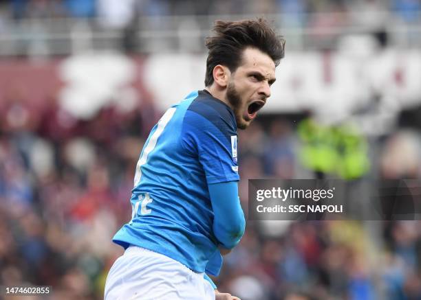 Khvicha Kvaratskhelia of Napoli celebrates after scoring the first goal of Napoli during the Serie A match between Torino FC and SSC Napoli at Stadio...