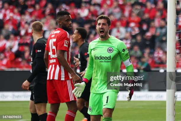 Kevin Trapp of Eintracht Frankfurt reacts during the Bundesliga match between 1. FC Union Berlin and Eintracht Frankfurt at Stadion an der alten...