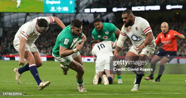 Robbie Henshaw of Ireland breaks clear to score their second try during the Six Nations Rugby match between Ireland and England at Aviva Stadium on...