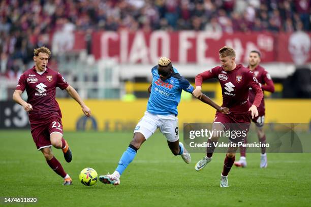 Victor Osimhen of SSC Napoli is challenged by Mergim Vojvoda and Perr Schuurs of Torino FC during the Serie A match between Torino FC and SSC Napoli...