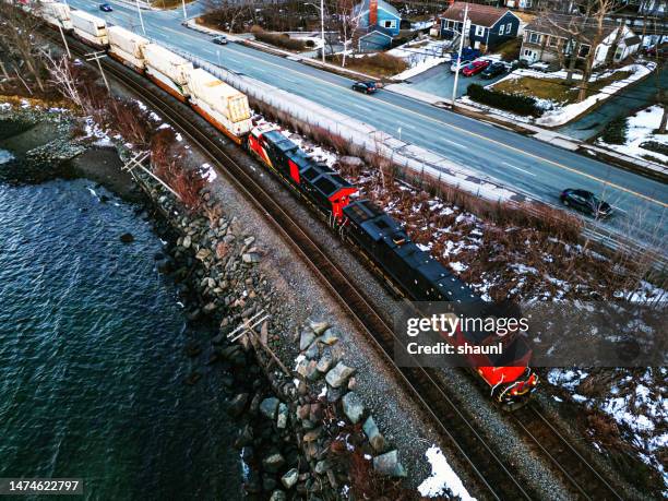 tren de carga de motores - northern rail fotografías e imágenes de stock